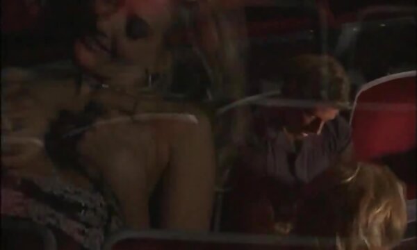 او عکس سکسی خوردن پستان با یک فنجان قهوه و رابطه جنسی از ماشین برای مهمان تشکر کرد