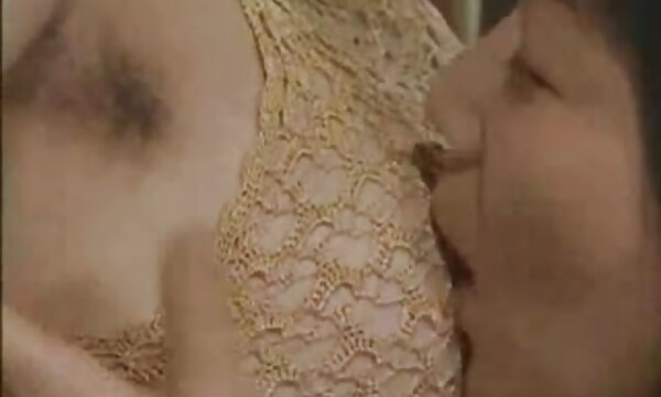 سبزه عکس سکسی پستان زن استریپتیز را نشان می دهد