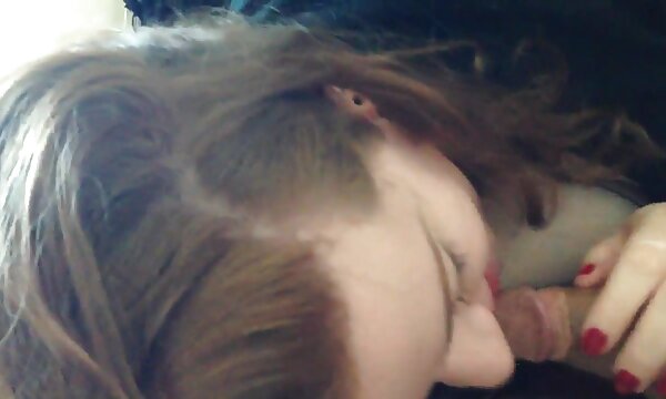 دزدکی فیلم سکس پستان دختر را در مقابل دوست پسرش گره می زند