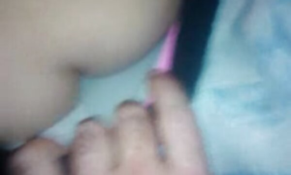 مادر روی یکی از اعضای پسرش عکس سکسی سینه خوردن نشسته بود