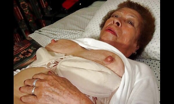 وی به دیدار عکس سینه دختران سکسی رفت و به همسایه خود كمك كرد