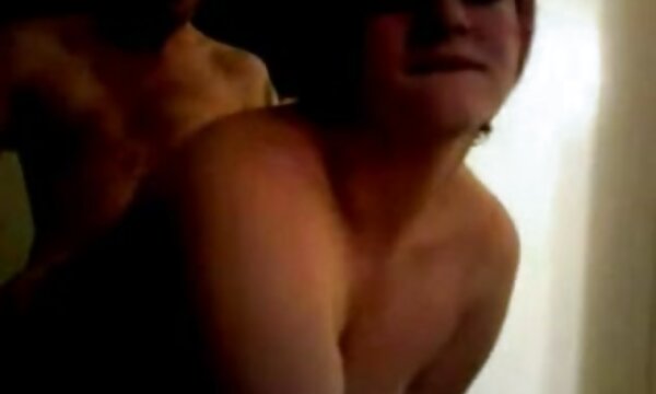 سه برابر جلوی عکس سینه زن سکسی شومینه در یک هتل قدیمی