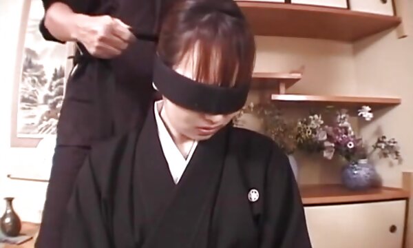 مرد ایستاده دو عکس ممه شهوانی زبان