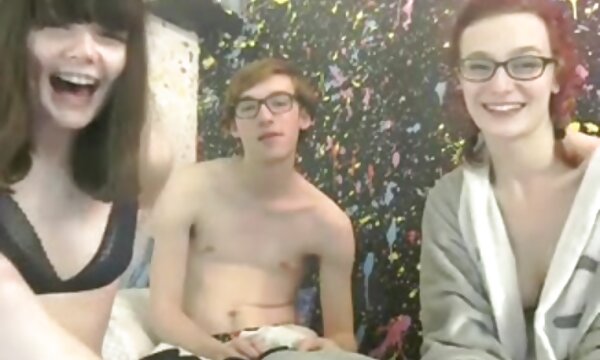 پسر خوش تیپ دختری زیبا را لعنتی تصاویرسکسی سینه می کند