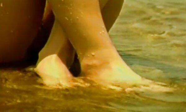 سکس روسی در بالکن با یک دختر عکس سینه بزرگ سکسی کوچک