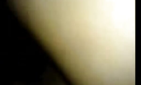 صبح زن و شوهر عکس های سینه سکسی عاشق رابطه جنسی در یک تخت بزرگ در هتل هستند