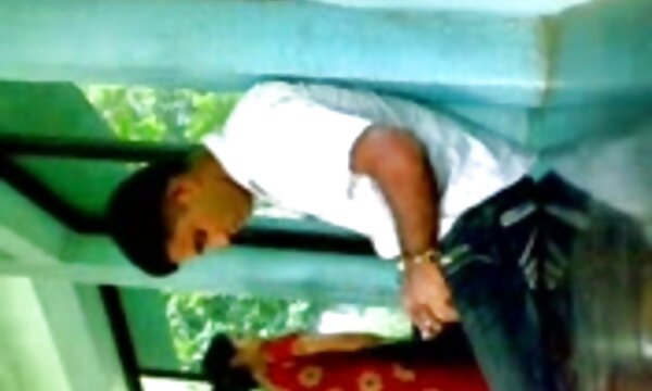 نگه عکس سکسی خوردن سینه داشتن مادرش