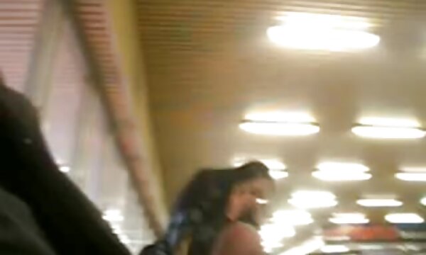 سرگرمی عکسهای سکسی خوردن سینه های دوجنسی