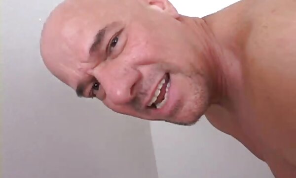 جوجه ها فیلم سکس پستان سالگرد تولد این مرد را تبریک می گویند