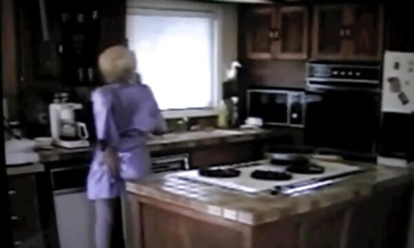 دختران روی یک دیک عکس سکسی نوک پستان می نشینند