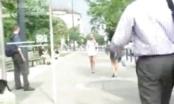 رابطه جنسی بعد عکس سینهای سکسی از بازی در نقش با لباس