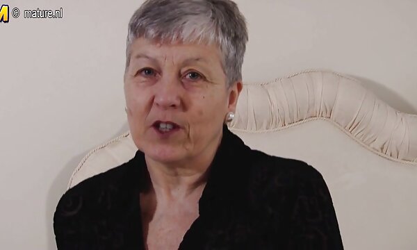 مرغ را عکس سکسی از سینه زنان از غیبت نجات دهید