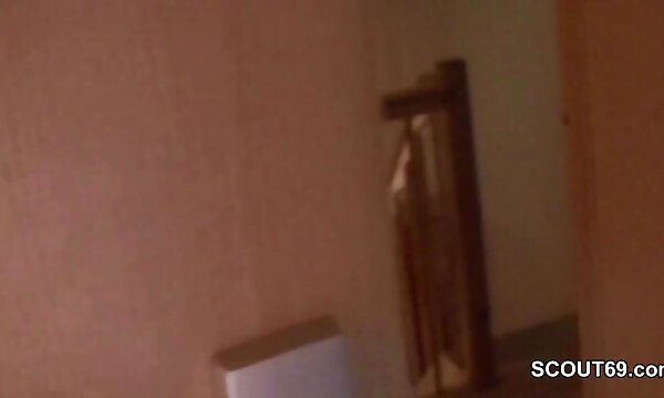 در عکس سکسی از ممه آشپزخانه در یک مهمانی