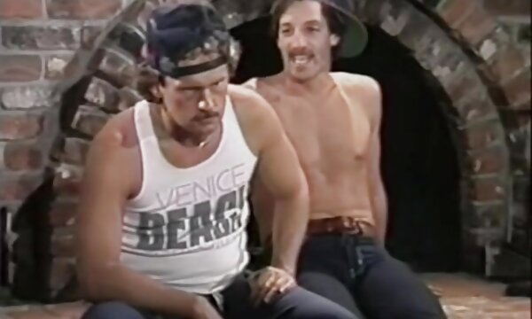 Savannah Fox با تصاویر سکسی سینه مقداری سیاه سیاه می شود