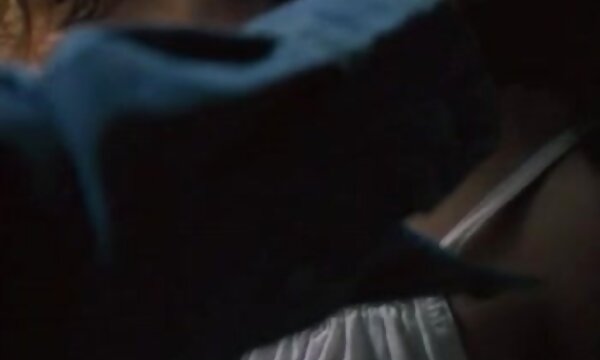 تفریح ​​اما عکس سکسی خوردن پستان مهمانی بسیار عجیب است