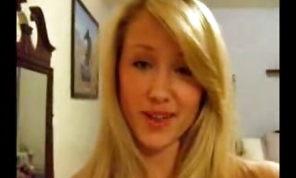 مارتین پیرزن اریکا را تند عکس سینه های سکسی می زند