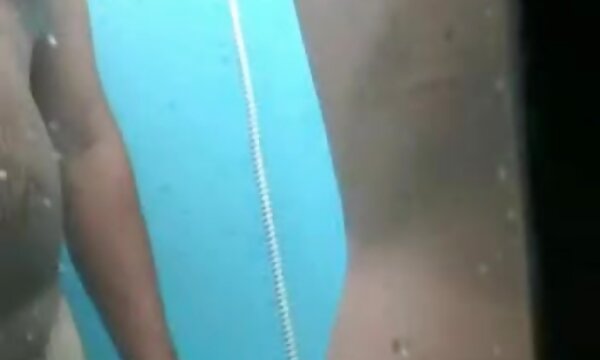 دوست دختر او عکس سکسی خوردن پستان خروس را در غاری باریک قرار داد