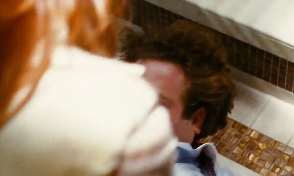 دوست دختر پاهای خود را گسترش عکس سکسی پستان زنان داد