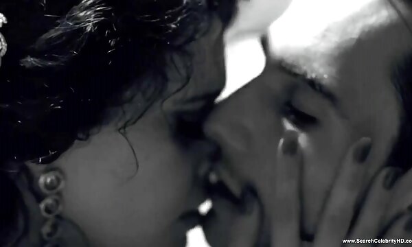 چرم سرد با عكس سكسي سينه عینک روی تخت