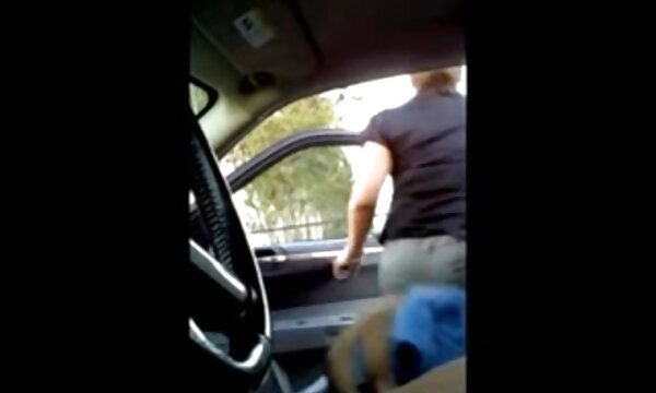 در سونا به مشتریان خدمت می کند عکس سینه ی سکسی