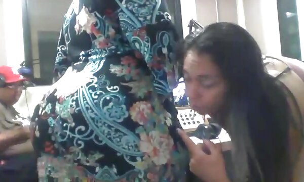 یک شرکت جنسی عکس سینه سکسی زن امن تر با خدمتکار عینک