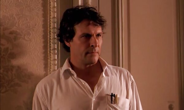 یک مرد برهنه وارد عکس سکسی زنان پستان بزرگ شد