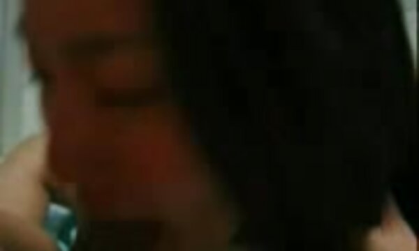 یک دست در الاغ در الاغ ، دیگری در ماندا عکس پستان های سکسی