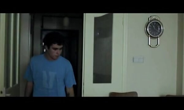 الکسیس مونرو در برابر نفوذ عکس سکسی ممه مضاعف یک زندگی زیبا مقاومت می کند