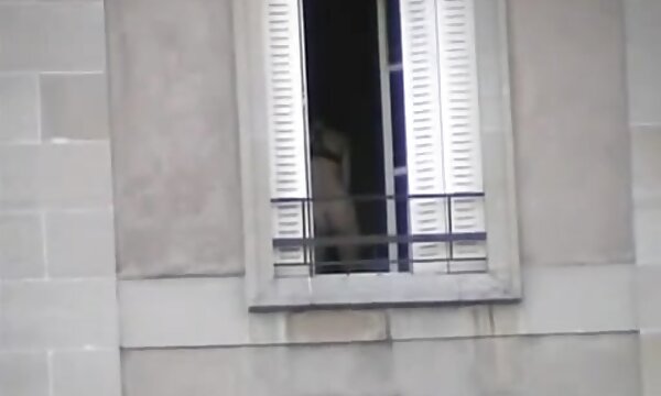 او عکس سینه زن سکسی موافقت کرد که به زمین گذاشته شود