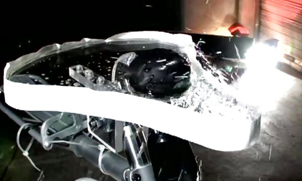 دو محافظ امنیتی قدرتمند هیولا بی خیال را لعنت عكس سكسي سينه می کنند