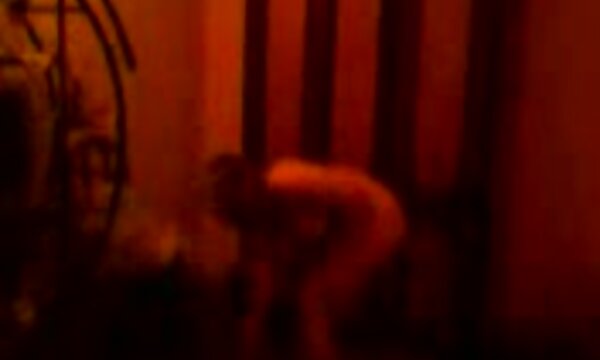 مردی با یک الاغ عکس سکسی زنان پستان بزرگ بزرگ ، یک زن بزرگ فاحشه تف می کند