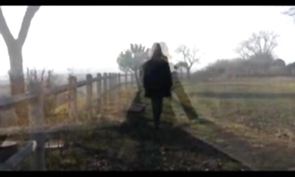 خزیدن در بستر که شامل عکس سکسی پستان زن برادر ، خواهر ، لیرا و دوستش تیلور است