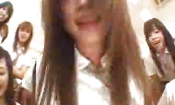 شورت او عکس سینه سکسی را بگیرید