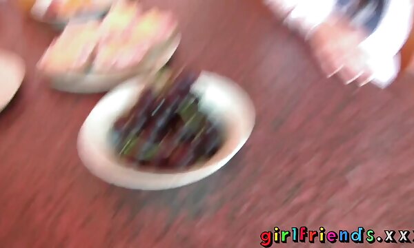 او شروع عکسهای سکسی سینه به ماساژ کلیت کرد