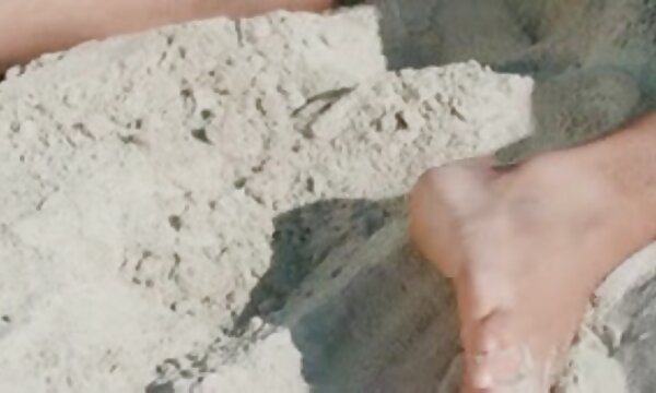 آسابیت کشیشی عاشق میا را عکس سینه های بزرگ سکسی می کند