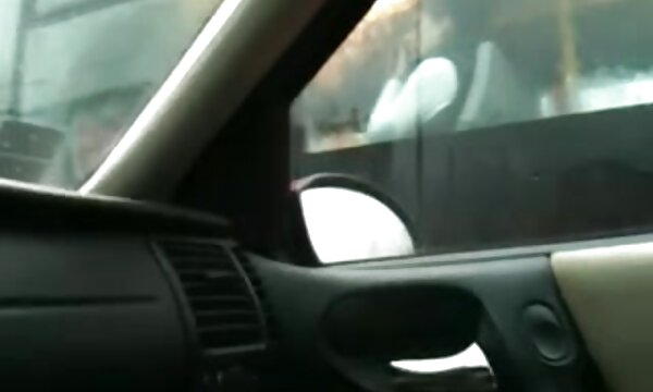 معلوم است خواهر تایلر روسپی عکسهای سکسی پستان است