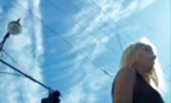 گلب و عکس سینه های سکسی کریستینا